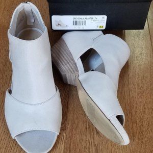 Naturalizer Greyson Peep-Toe Shooties 7M